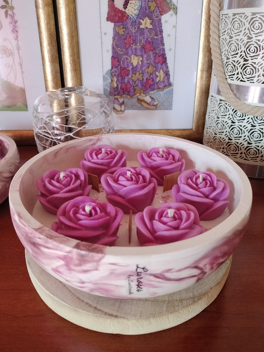 Luroses- Uma peça majestosa de 21cm com 600g de cera vegetal e 7 rosas esculpidas à mão
