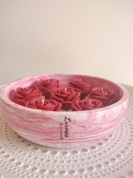 Luroses- Uma peça majestosa de 21cm com 600g de cera vegetal e 7 rosas esculpidas à mão