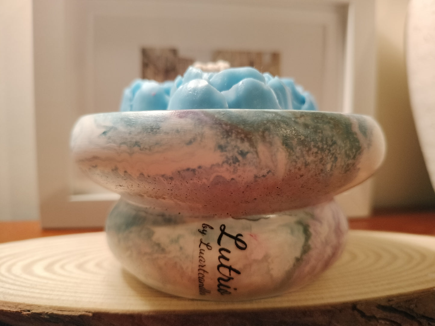 ✨ Lutrio: Onde a força do mármore encontra a delicadeza das rosas e a frescura da natureza.