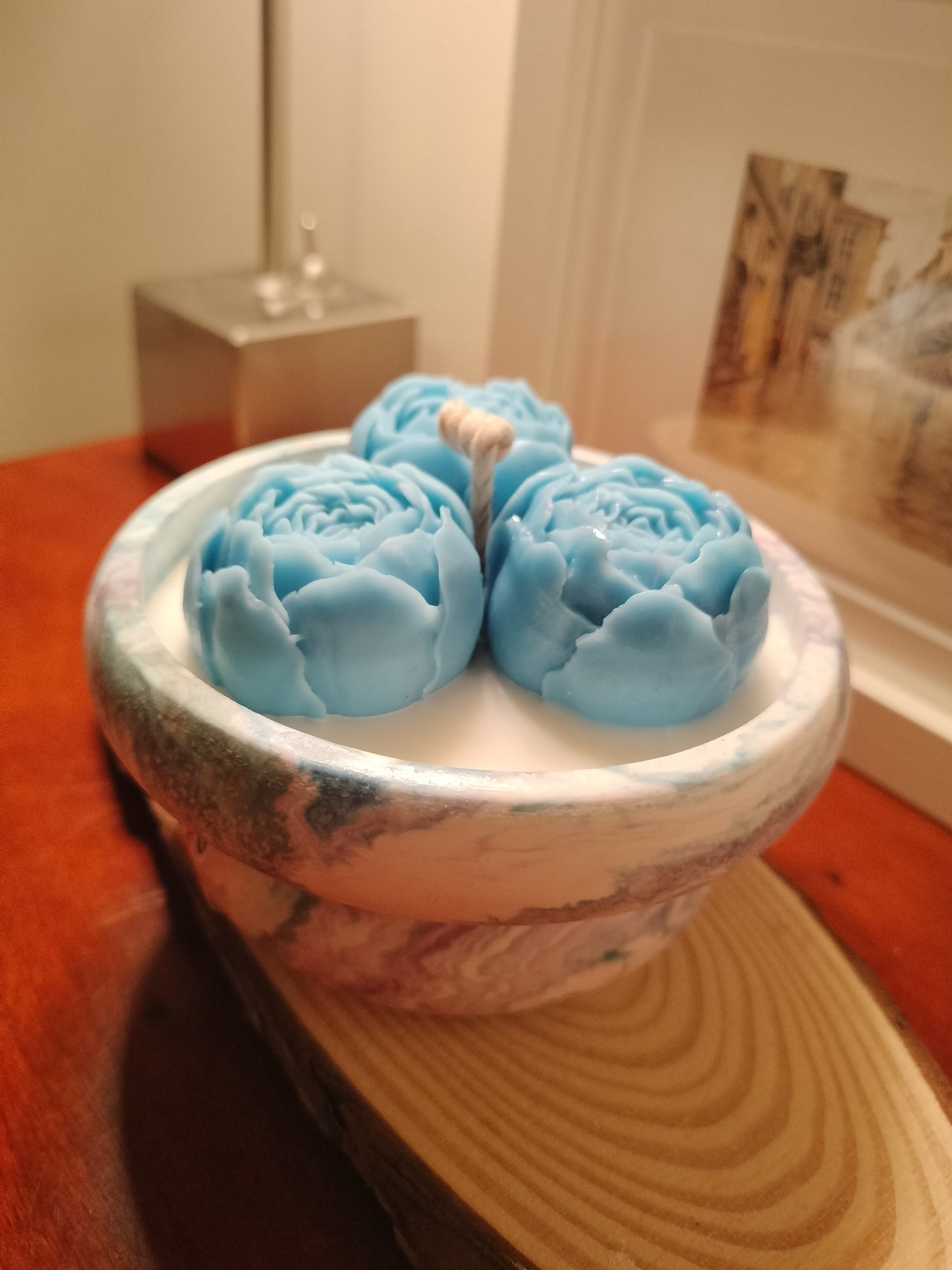 ✨ Lutrio: Onde a força do mármore encontra a delicadeza das rosas e a frescura da natureza.