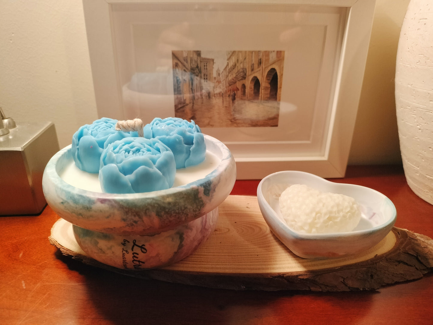 ✨ Lutrio: Onde a força do mármore encontra a delicadeza das rosas e a frescura da natureza.